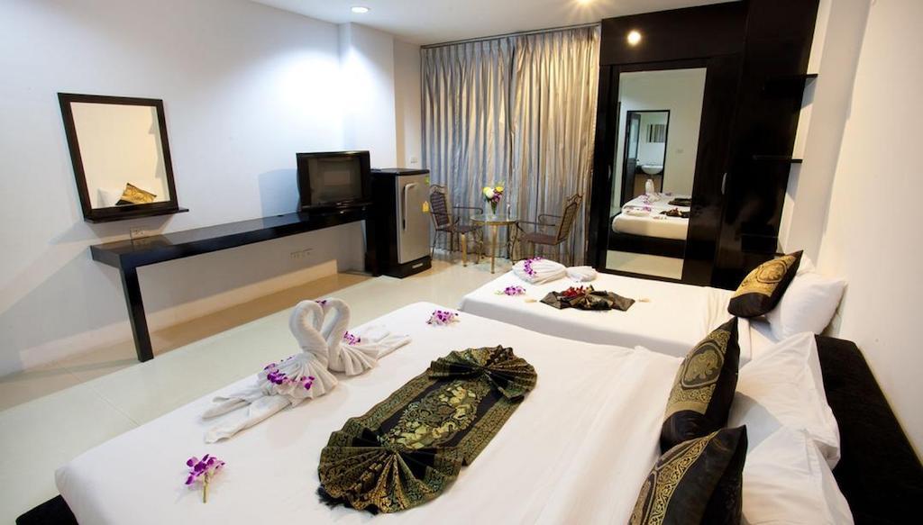 Lars-Lita Residence Patong Esterno foto