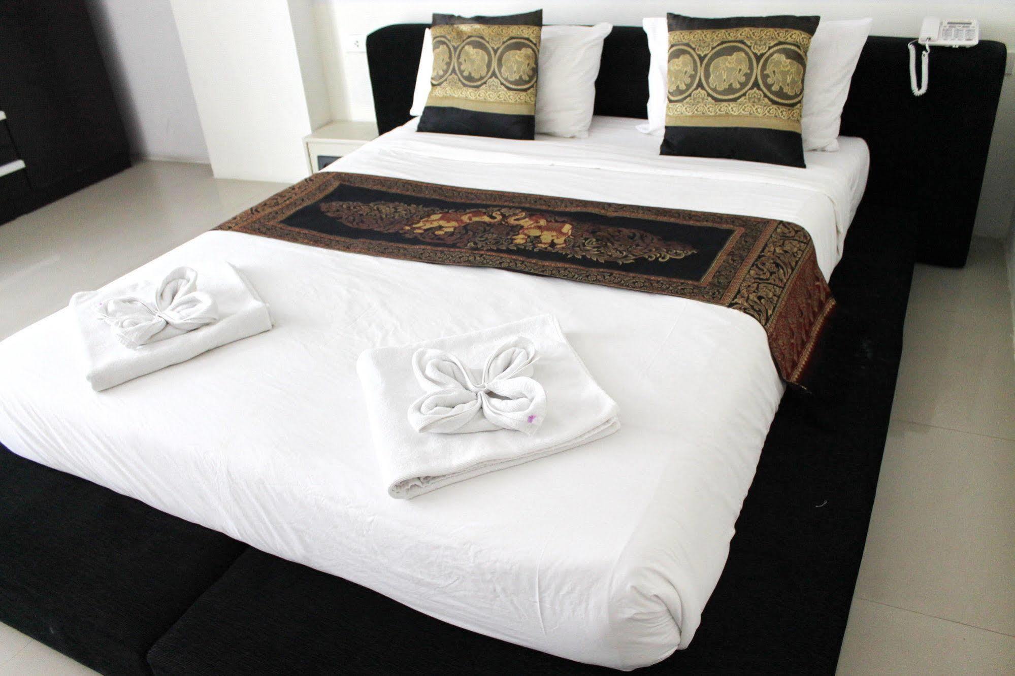 Lars-Lita Residence Patong Esterno foto