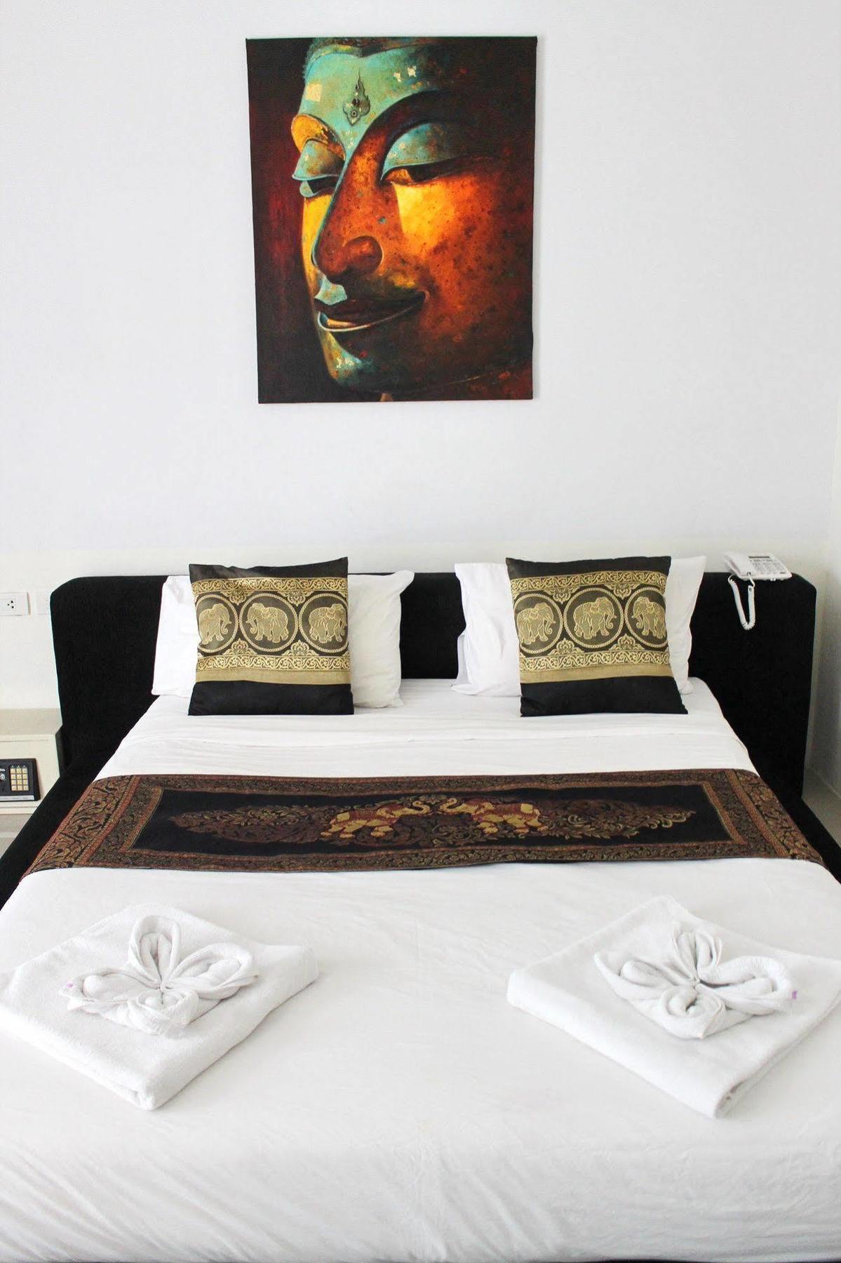 Lars-Lita Residence Patong Esterno foto