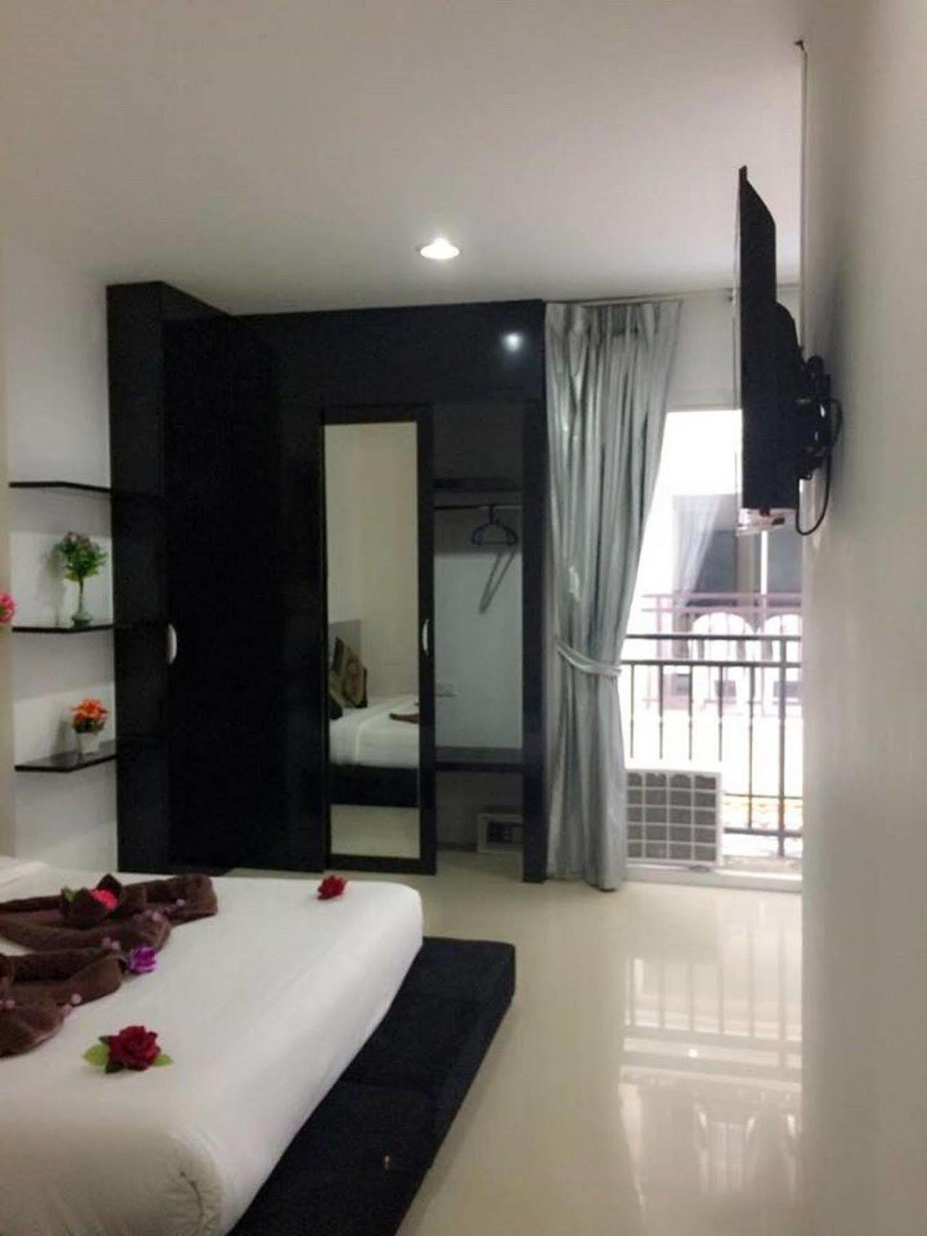 Lars-Lita Residence Patong Esterno foto
