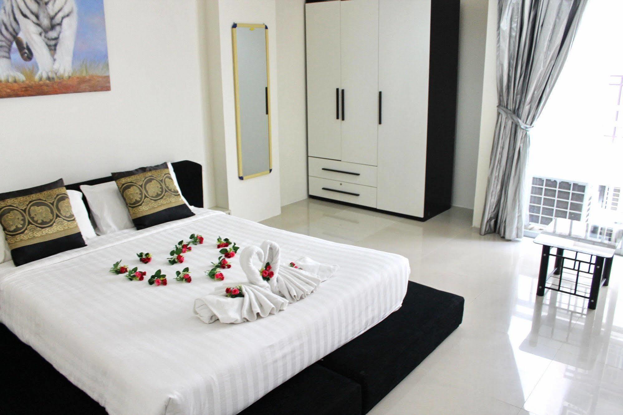 Lars-Lita Residence Patong Esterno foto